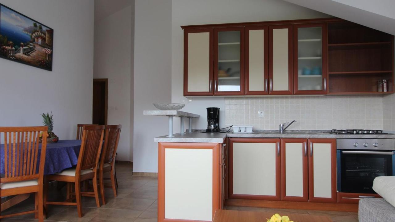 Apartments Vabec Malinska Exterior photo
